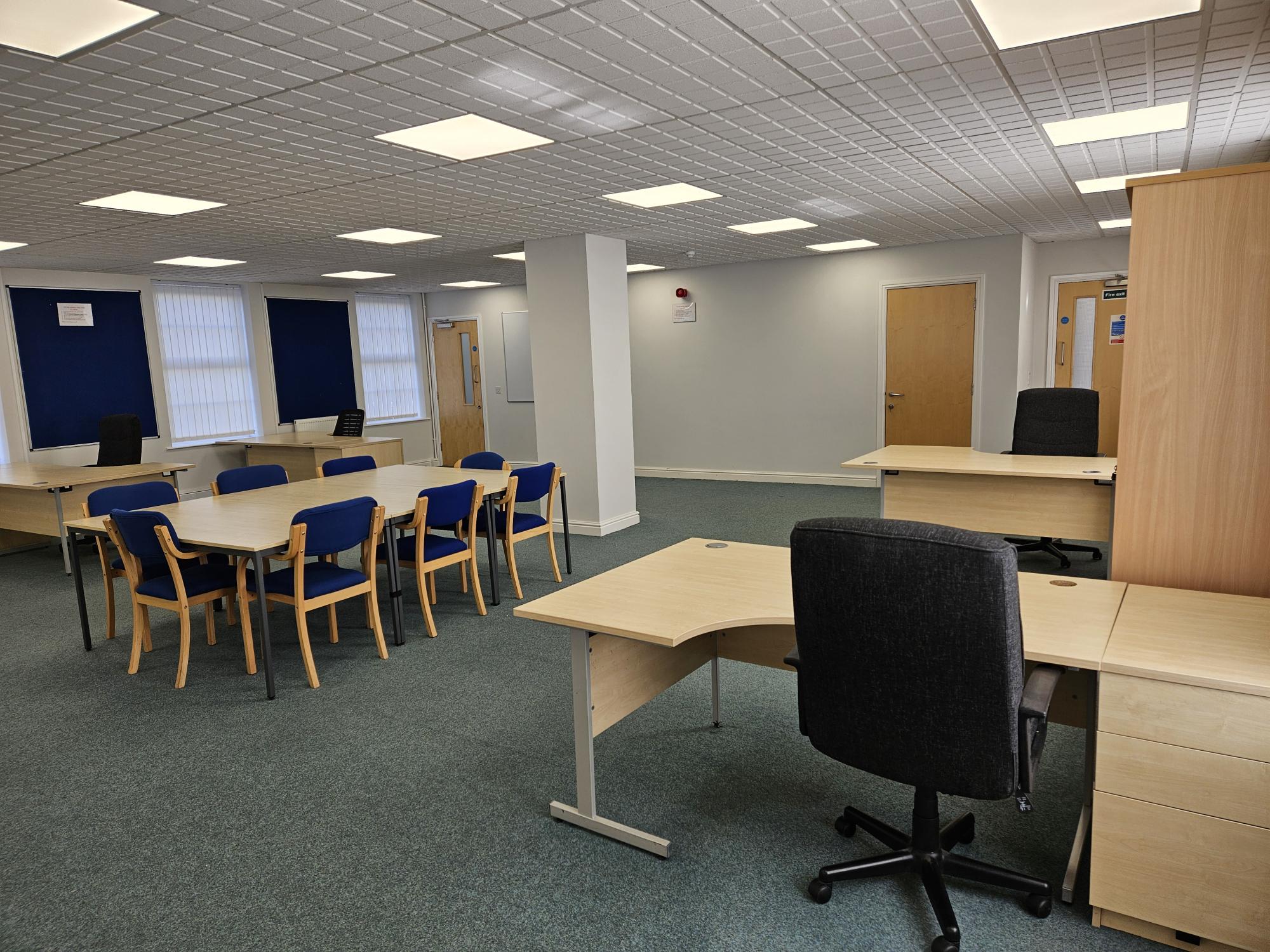 Office in Cannock - photo 2